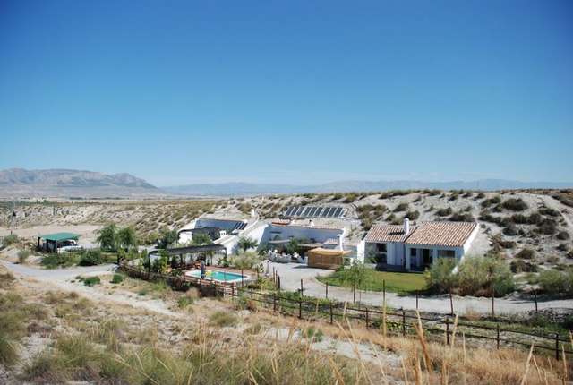 Andalousie, gîtes troglodytes écologiques et authentiques 8/10 personnes