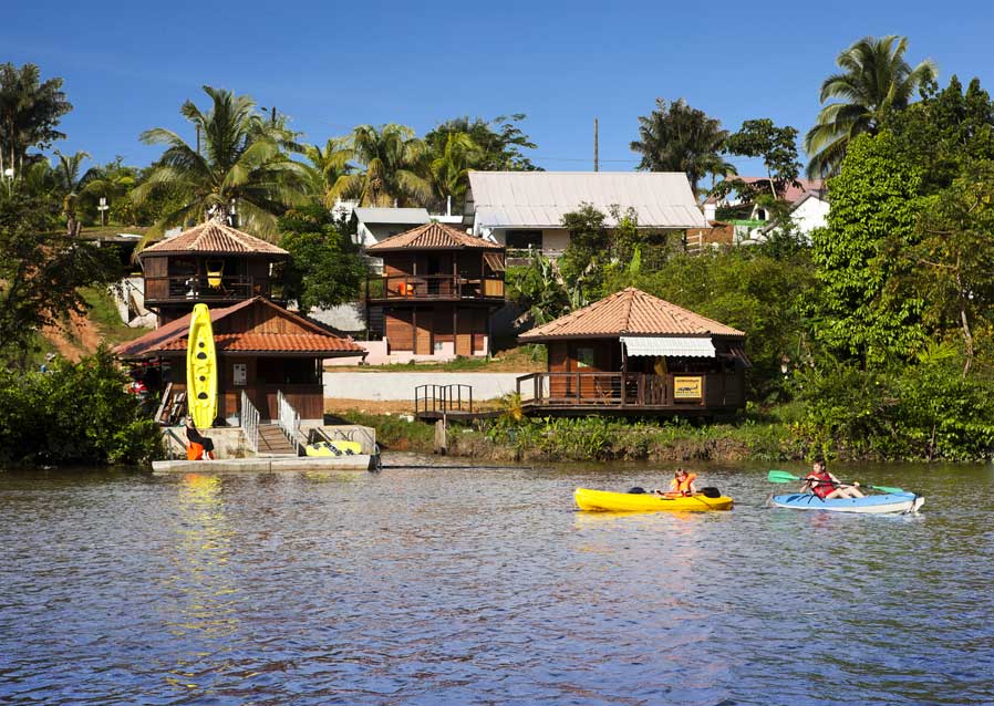 écolodge au bord de la rivière