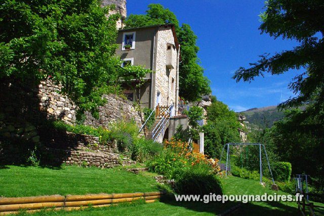 Gite avec jardin bord de rivière