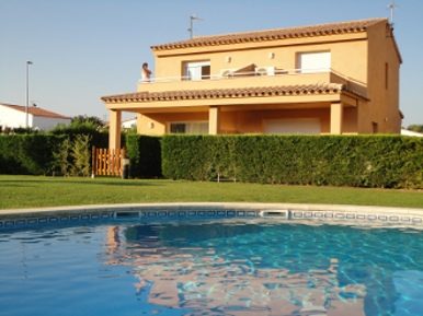 Belle maison à L'Escala, à 10 minutes à pied entièrement équipées de la plage