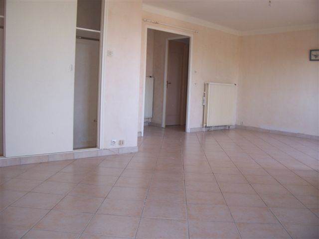 APPART F3 SPACIEUX QUARTIER CALME PROCHE C-V